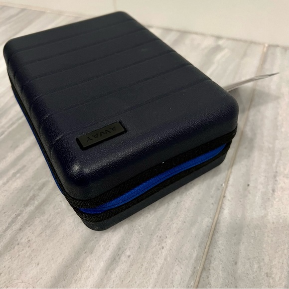 United Polaris Flight Away Travel Toiletry Amenities Kit - Picture 7 of 13